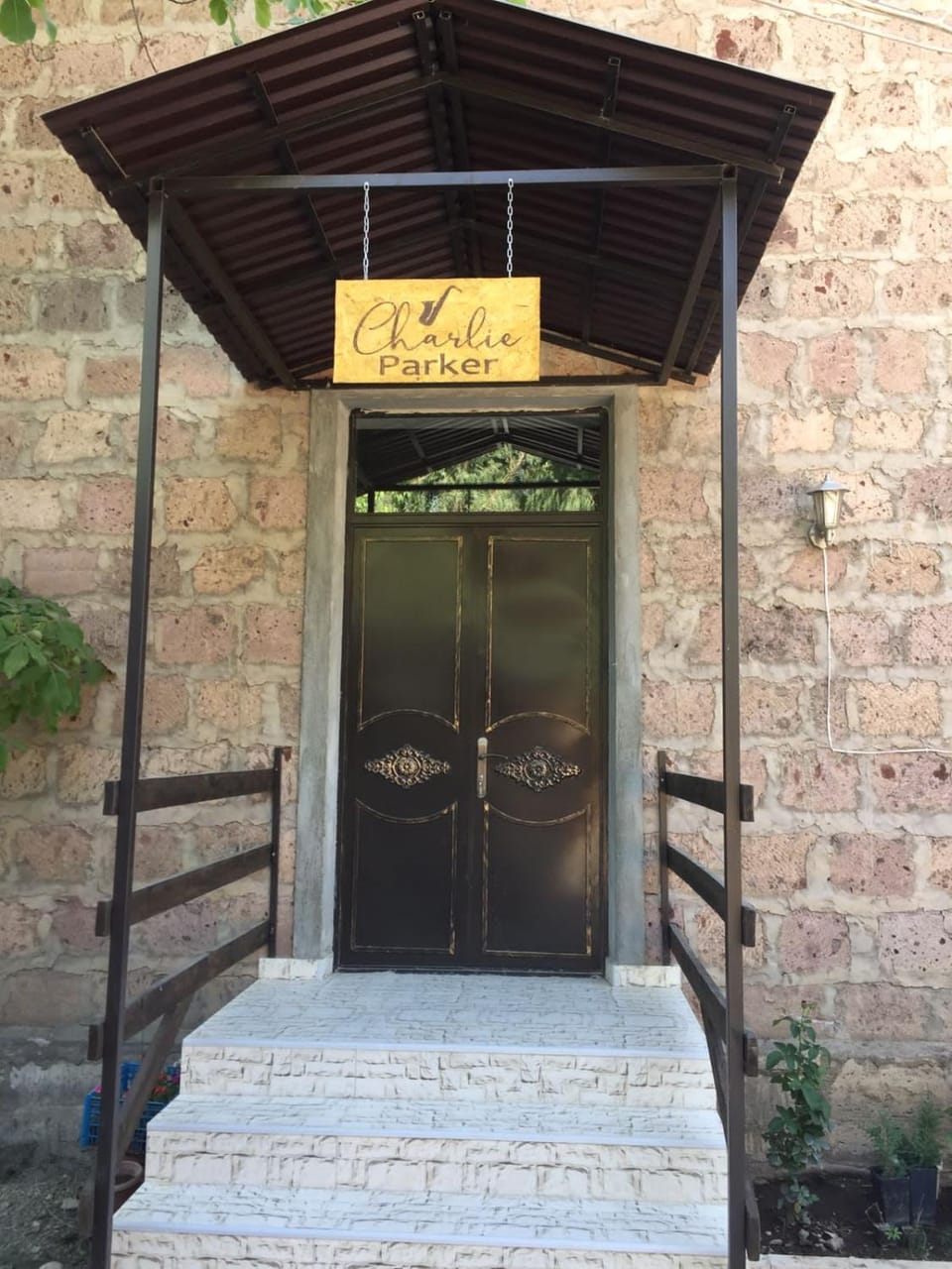 Facade/entrance