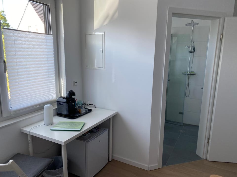Messezimmer nahe der Düsseldorfer Messe mit eigenem Eingang und gratis Minibar Bed and Breakfast in Dusseldorf