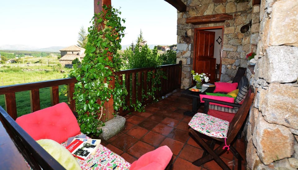 Patio, Area and facilities