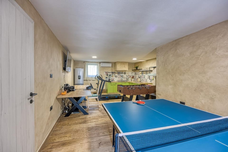 Billiard, Table tennis