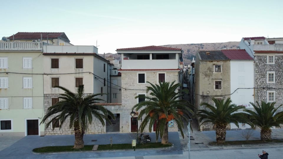 Property building, Neighbourhood, Natural landscape, Bird's eye view, View (from property/room), Photo of the whole room, City view, Landmark view, Sea view, Street view, Quiet street view