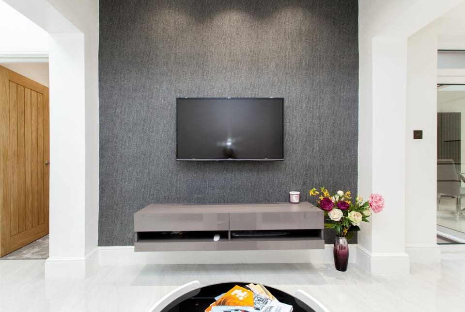 TV and multimedia, Living room, Seating area, Evening entertainment