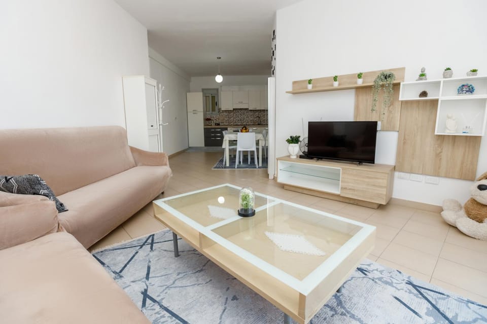 Communal lounge/ TV room, TV and multimedia, Kitchen or kitchenette, Living room