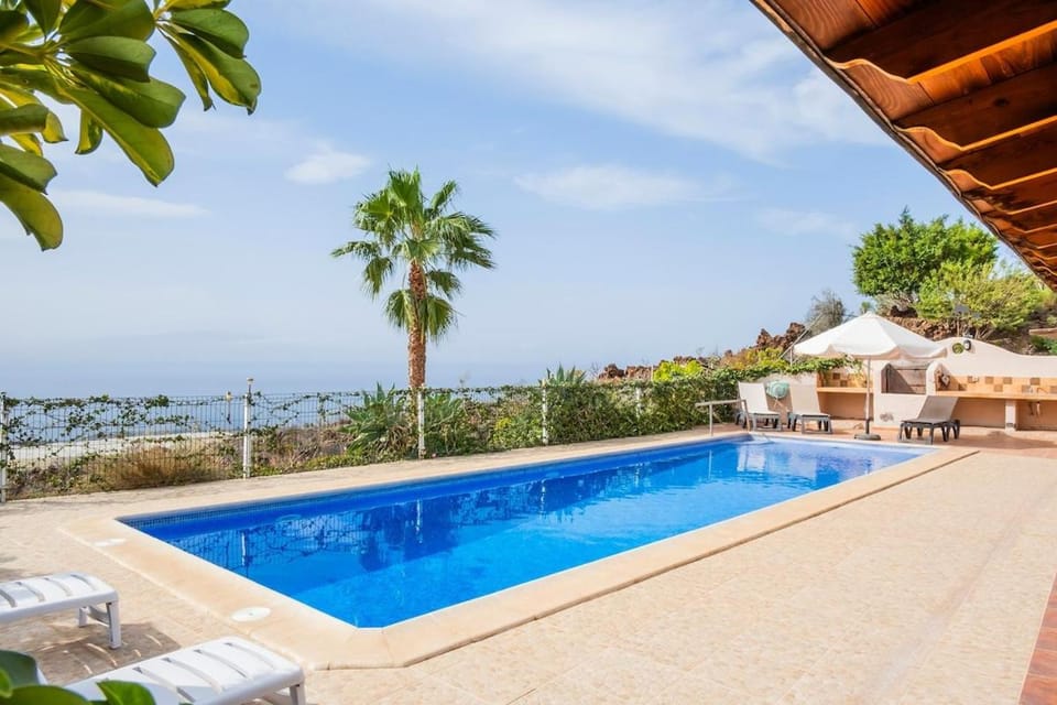 Pool view, Sea view, Swimming pool, sunbed
