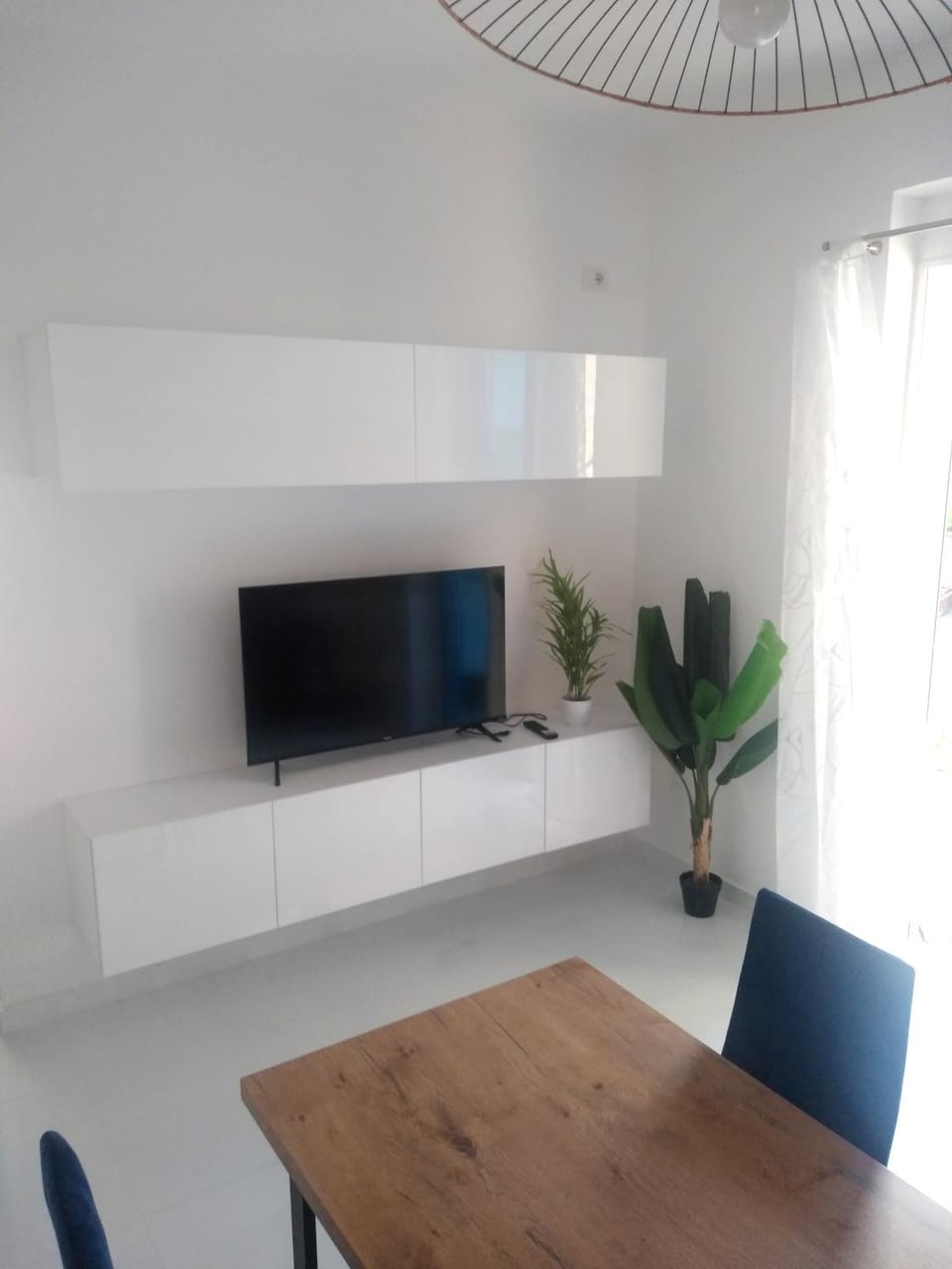 Communal lounge/ TV room, TV and multimedia, Living room, Seating area, Dining area, Evening entertainment