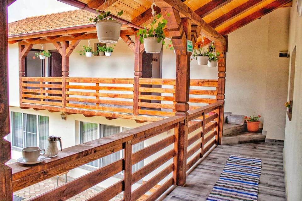 Property building, Balcony/Terrace, Floor plan, Garden view
