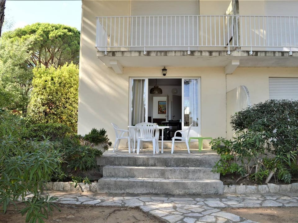 Appartement T2 pour 4 personnes, proche plage et commerces, jardin privé, parking, animaux acceptés - FR-1-226B-111 Apartment in Cavalaire-sur-Mer