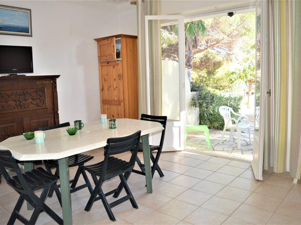 Appartement T2 pour 4 personnes, proche plage et commerces, jardin privé, parking, animaux acceptés - FR-1-226B-111 Apartment in Cavalaire-sur-Mer