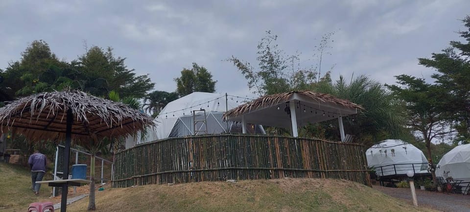 นรดีฮิวล์ รีสอร์ต เขาแผงม้า วังน้ำเขียว Luxury tent in Laos