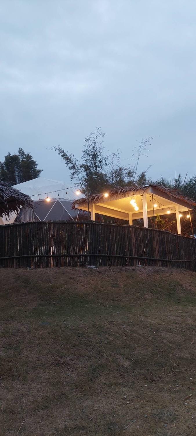 นรดีฮิวล์ รีสอร์ต เขาแผงม้า วังน้ำเขียว Luxury tent in Laos
