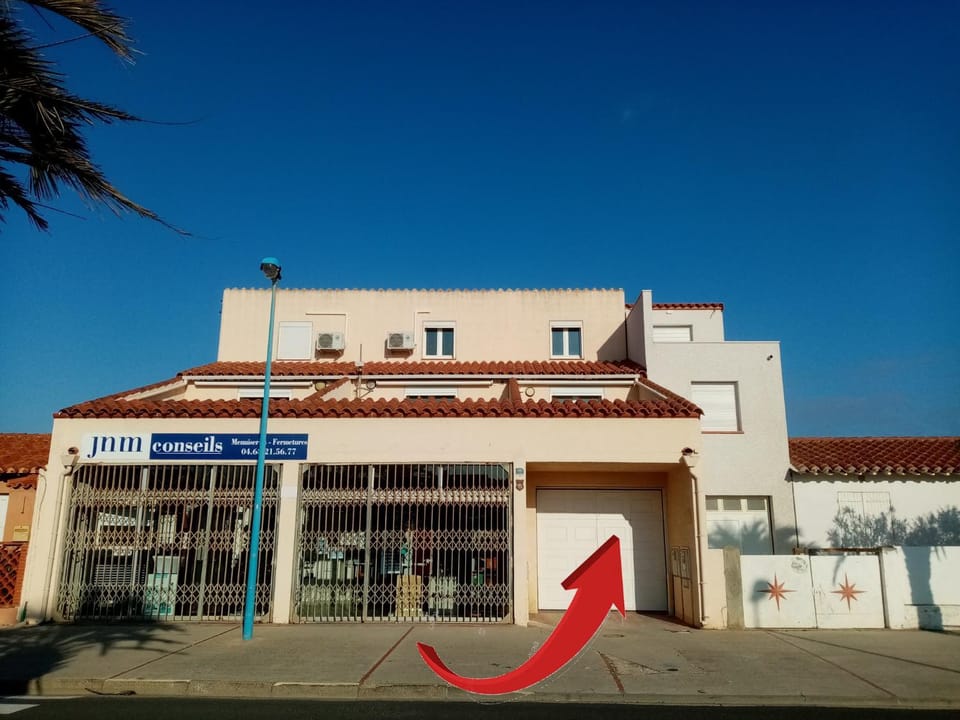 Property building, Mountain view, Sea view, Quiet street view