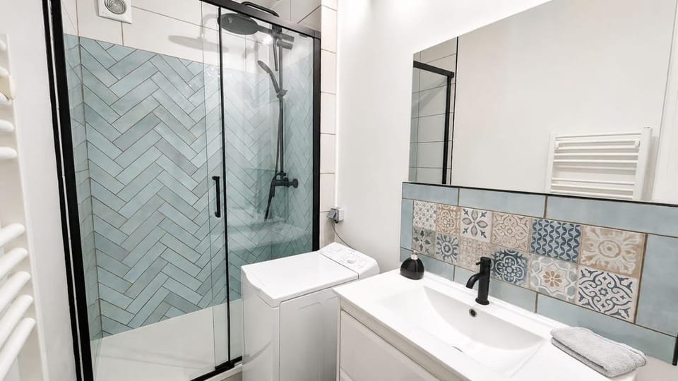 Shower, Bathroom, washing machine