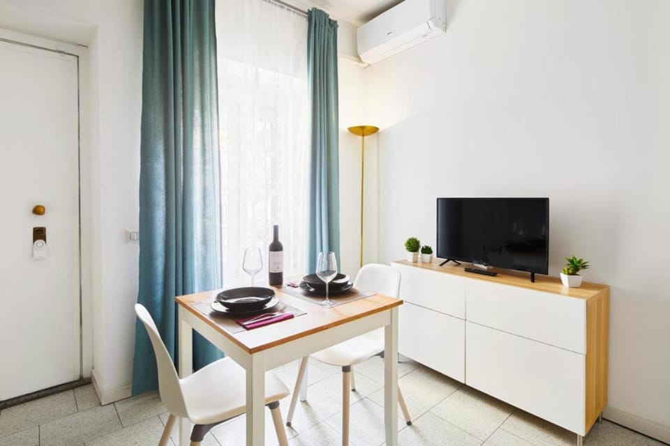 Photo of the whole room, Seating area, Dining area, air conditioner
