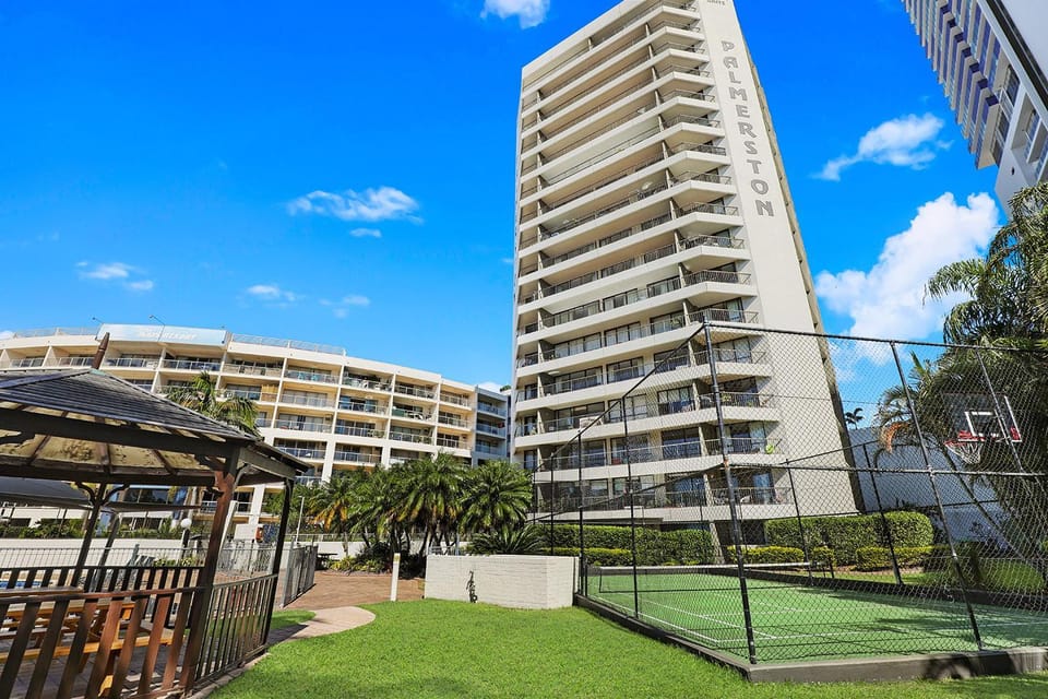 Property building, Garden, Tennis court