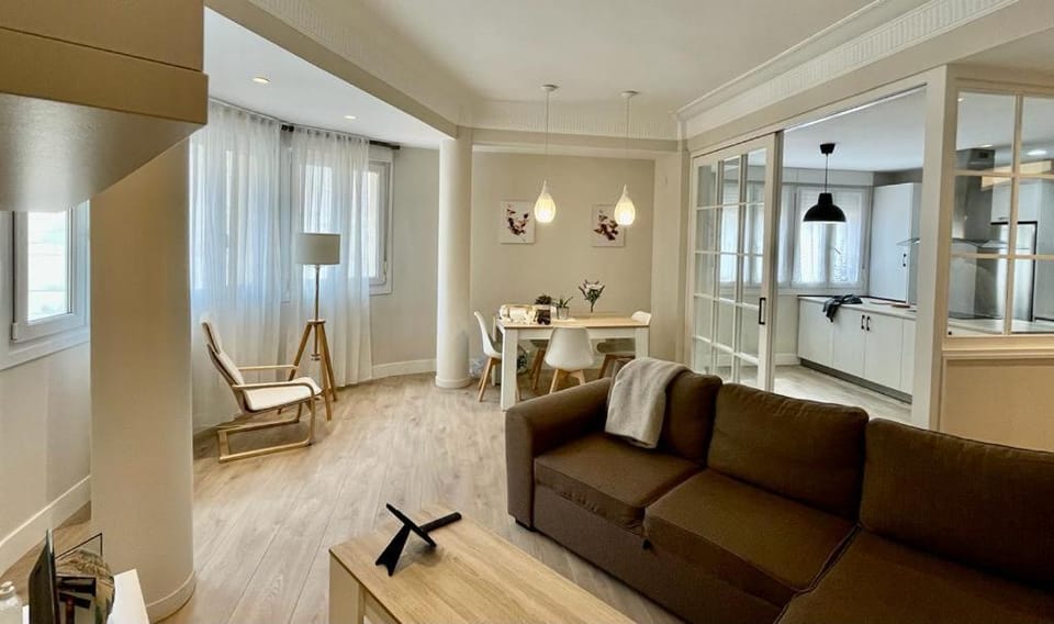 Kitchen or kitchenette, Living room, Seating area, Dining area