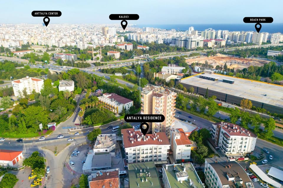 Day, Neighbourhood, Natural landscape, Bird's eye view, City view, Street view, Location