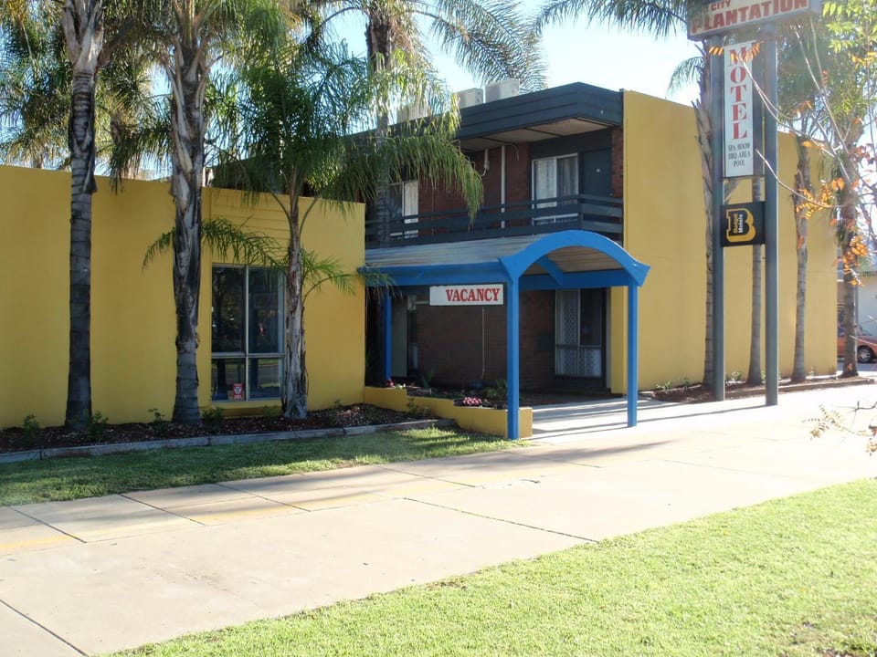 Facade/entrance