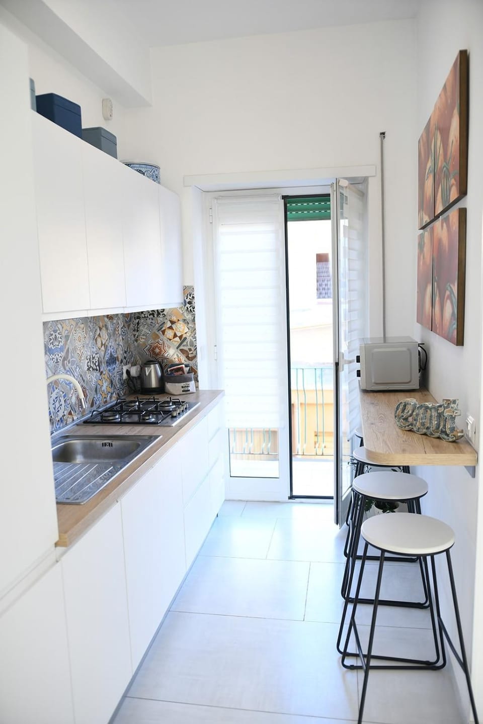 Dining area, minibar, stove