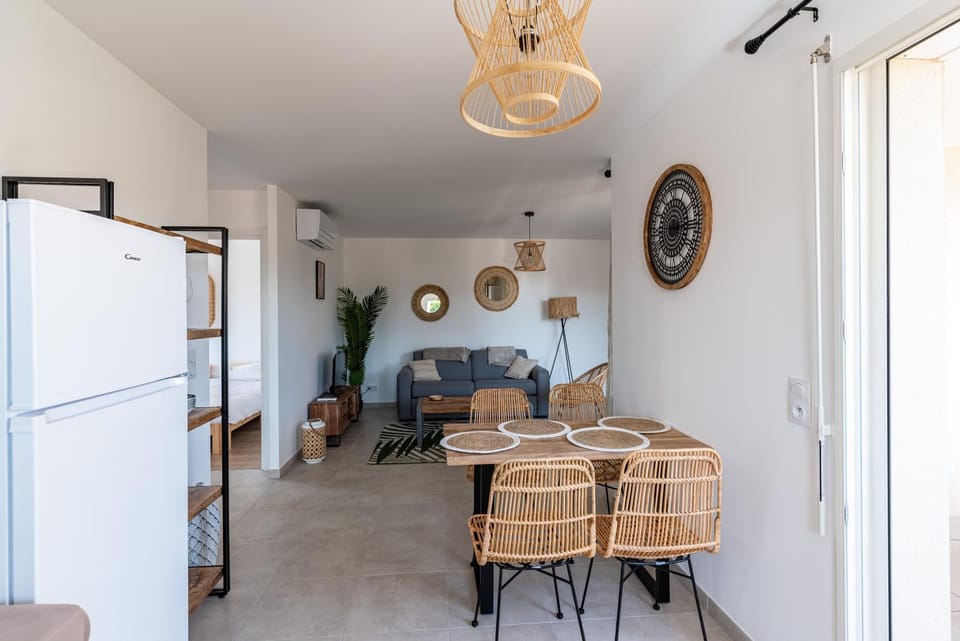 Kitchen or kitchenette, Living room, Dining area