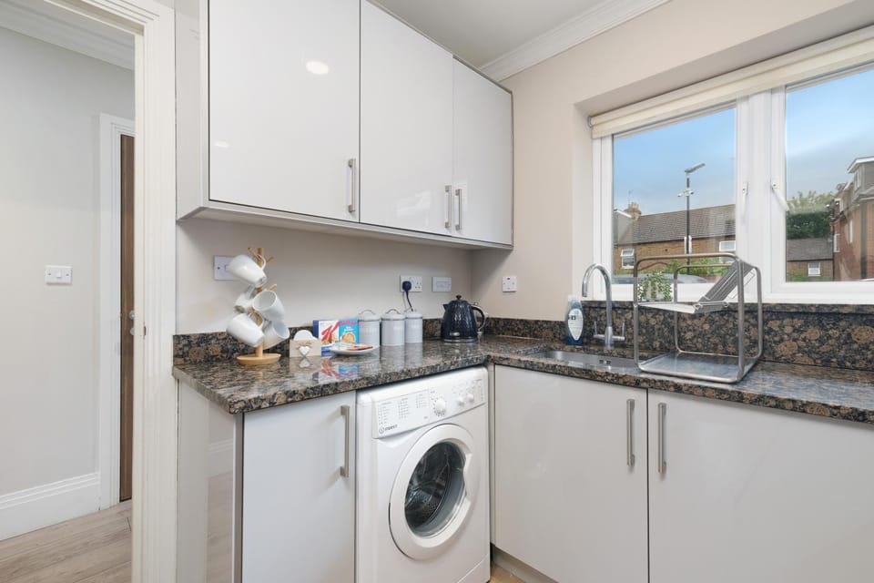 Coffee/tea facilities, Kitchen or kitchenette, washing machine