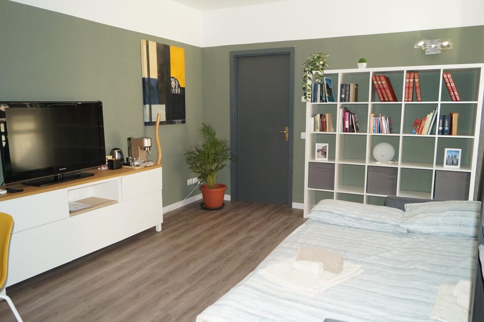 Bed, Day, Living room, Seating area