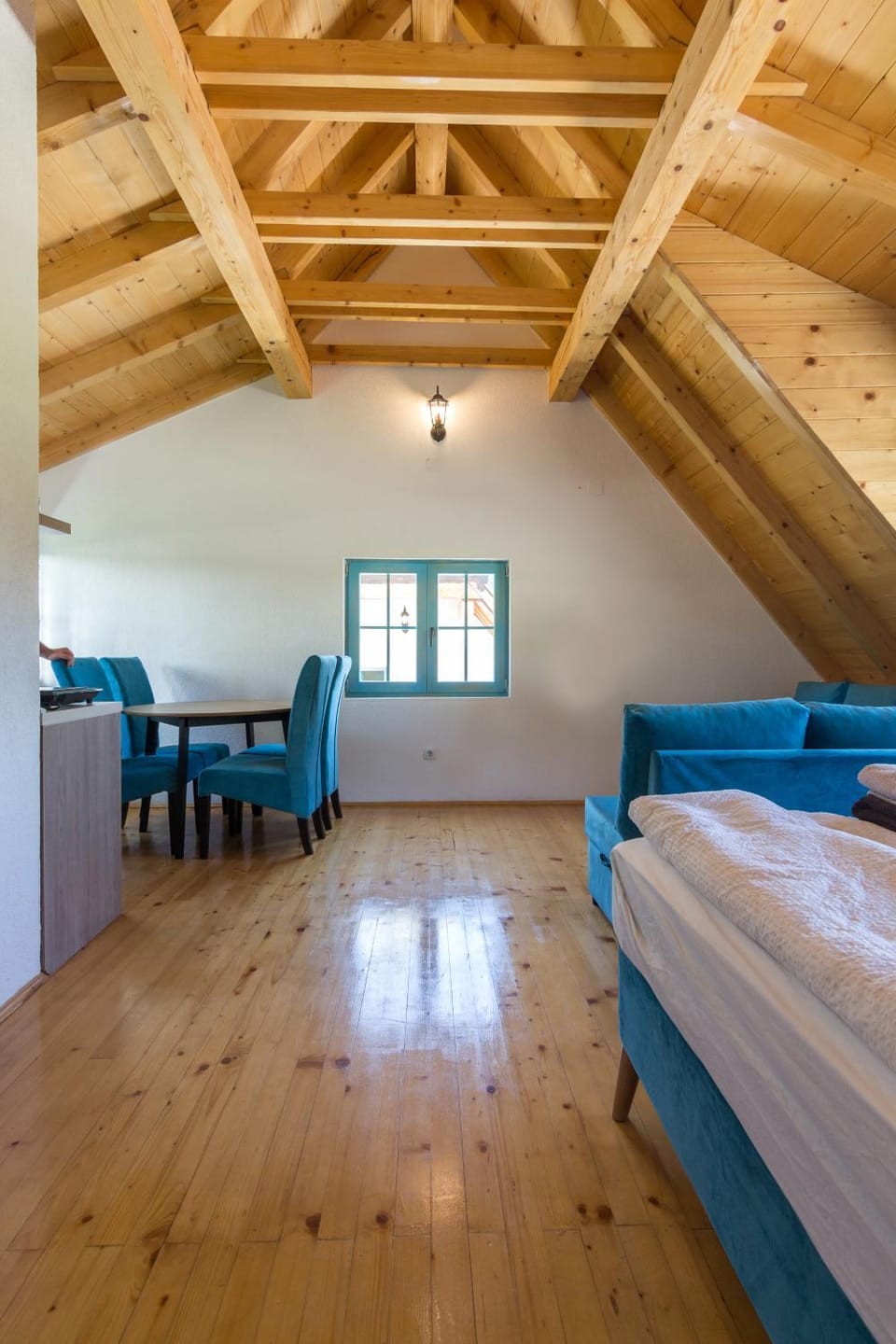 Living room, Photo of the whole room, Seating area, Dining area, bunk bed