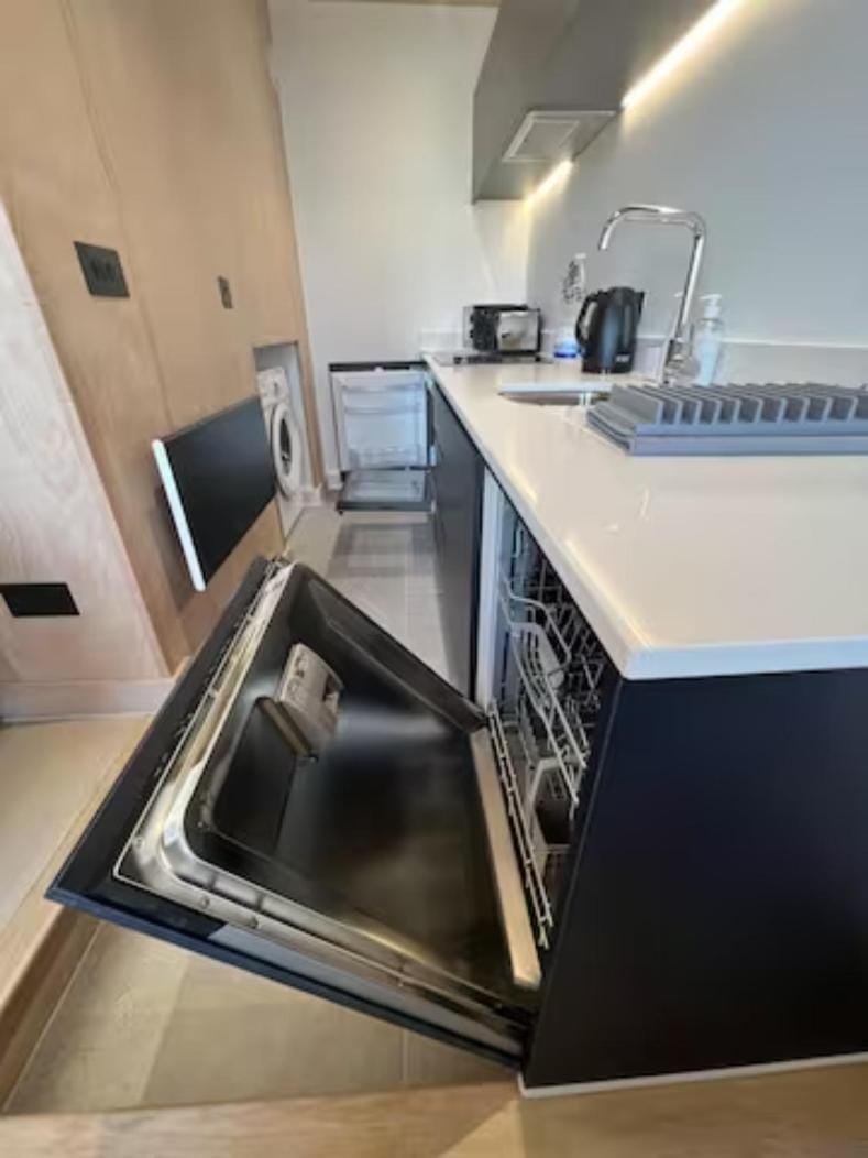 Kitchen or kitchenette, pet friendly