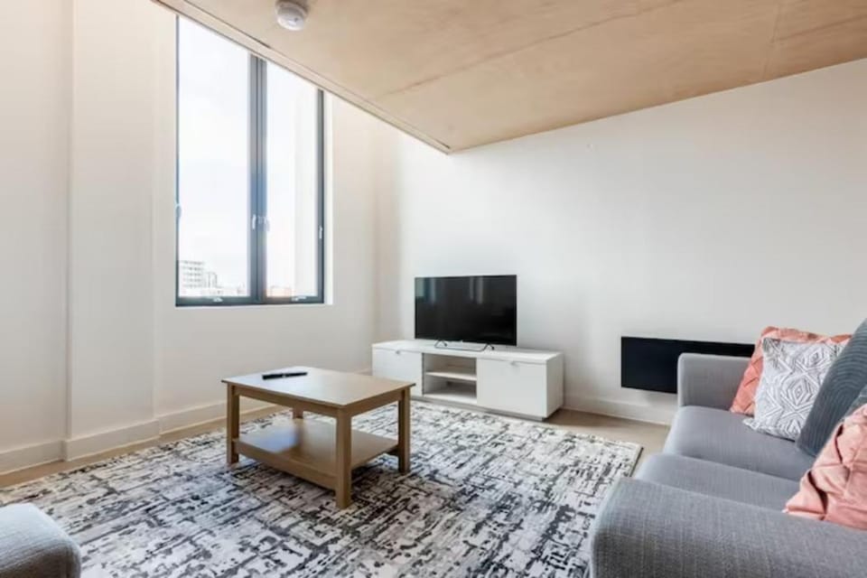TV and multimedia, Living room, Seating area, Evening entertainment