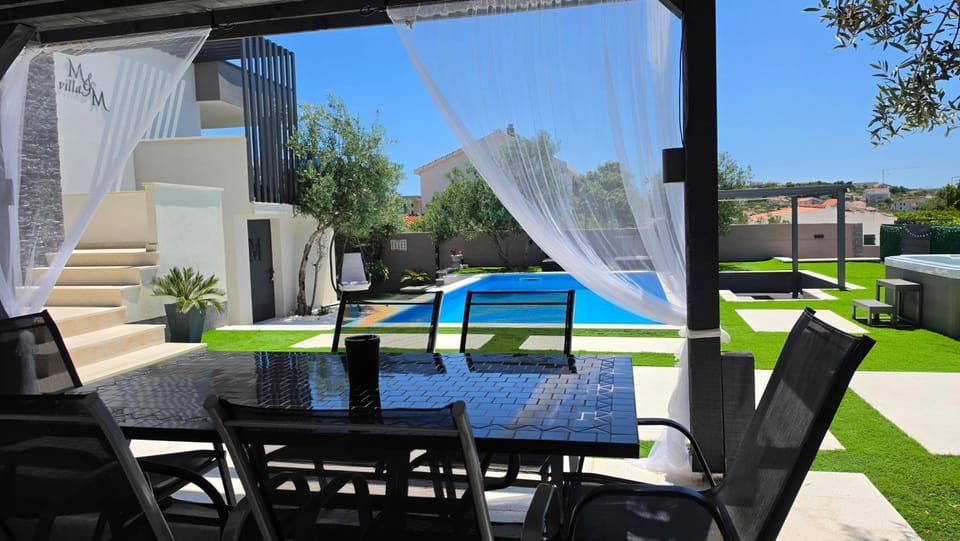 Seating area, Pool view, Swimming pool