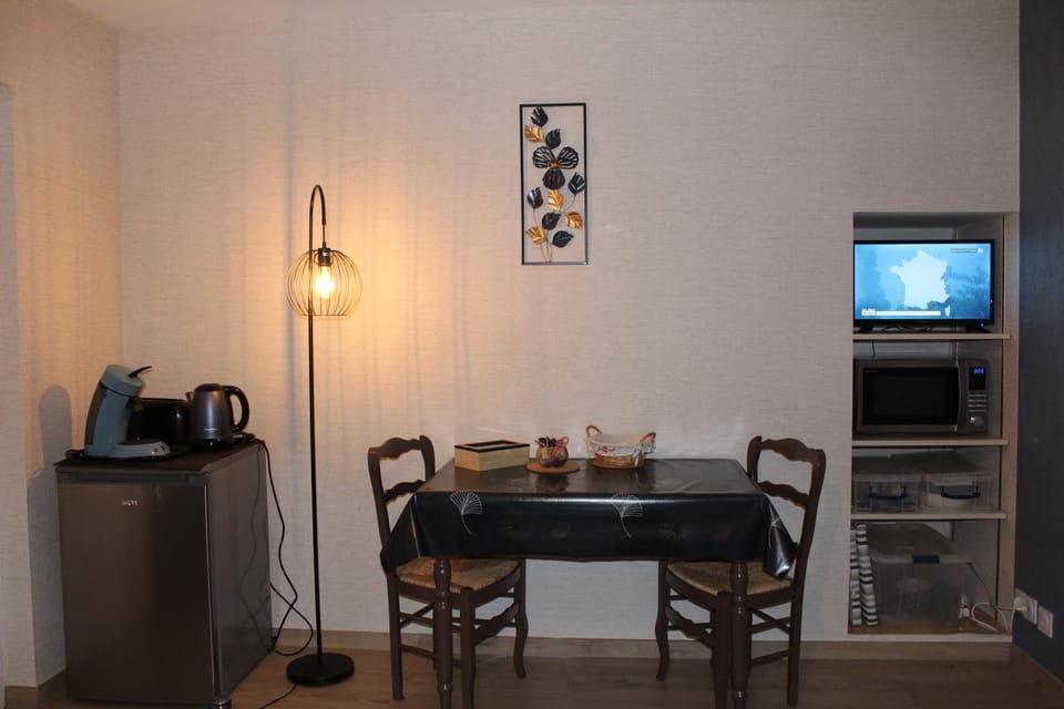Coffee/tea facilities, Dining area