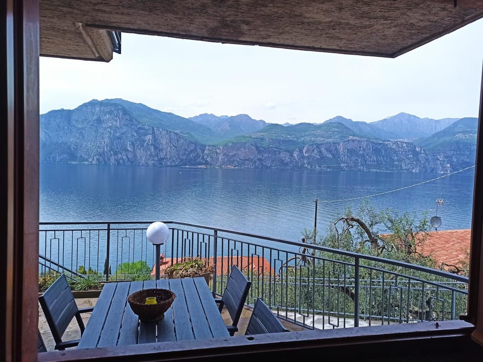 View (from property/room), Lake view, Landmark view, Mountain view