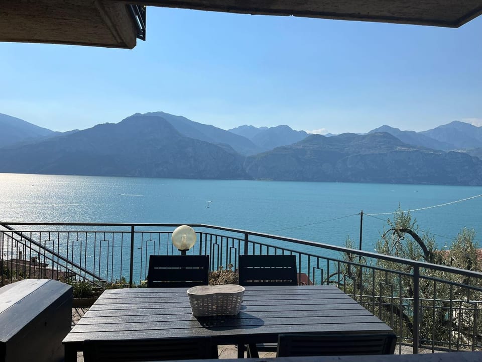 Balcony/Terrace, Mountain view, River view