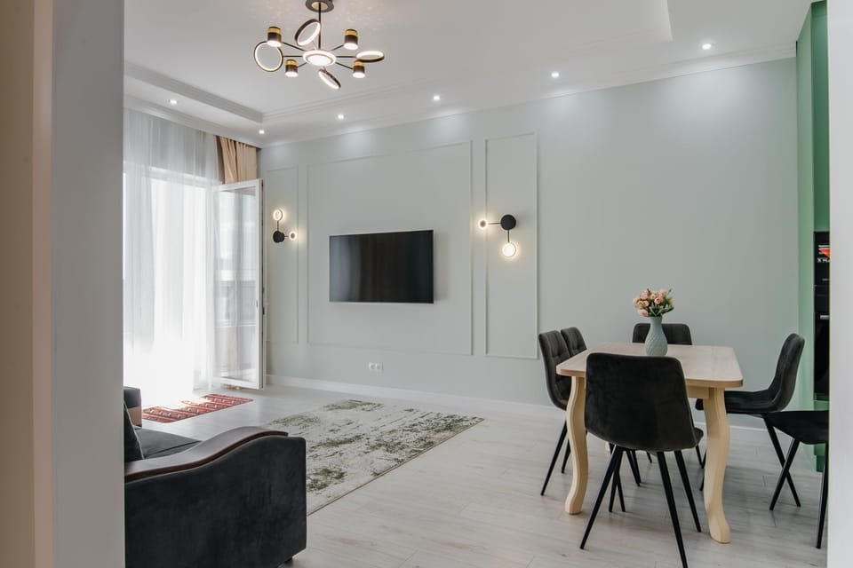 TV and multimedia, Seating area, Dining area