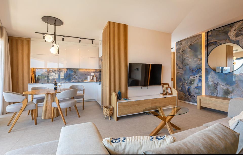 TV and multimedia, Living room, Seating area, Dining area, kitchen