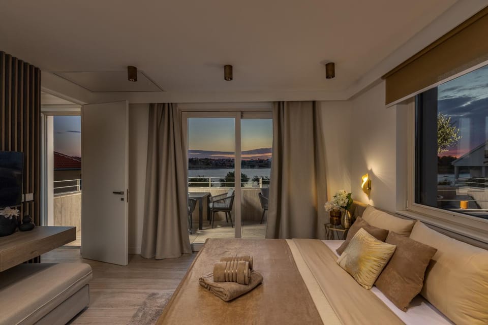 Photo of the whole room, Bedroom, Sunset
