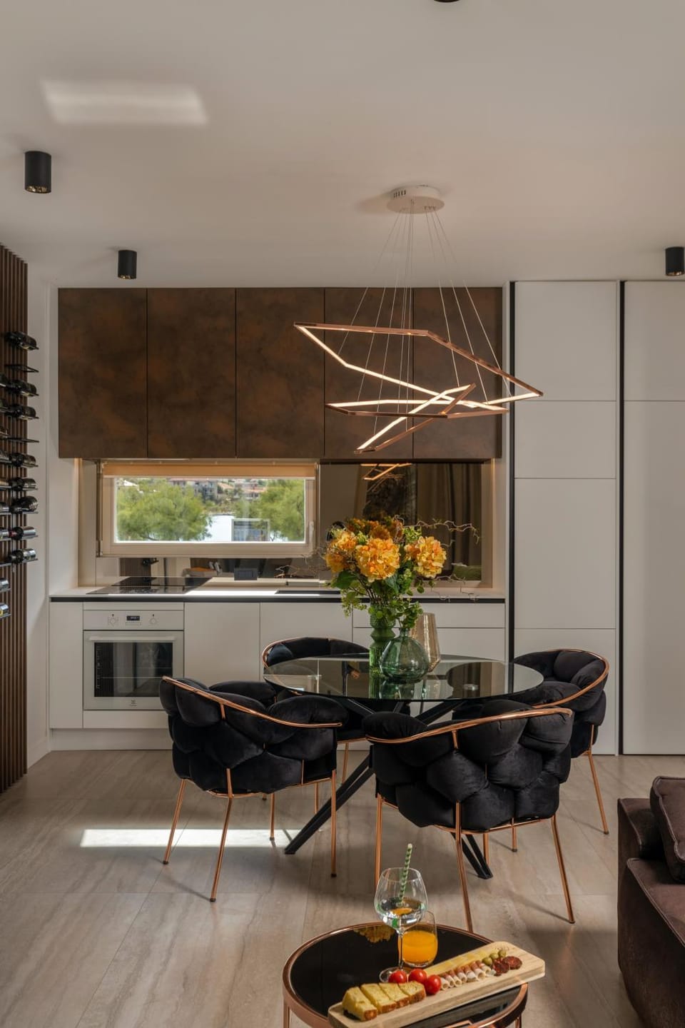 Kitchen or kitchenette, Living room, Seating area, Dining area
