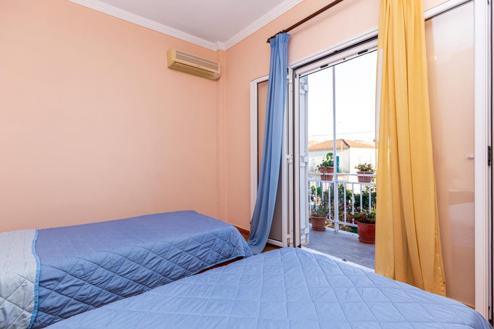 Bed, Balcony/Terrace, Photo of the whole room, Bedroom