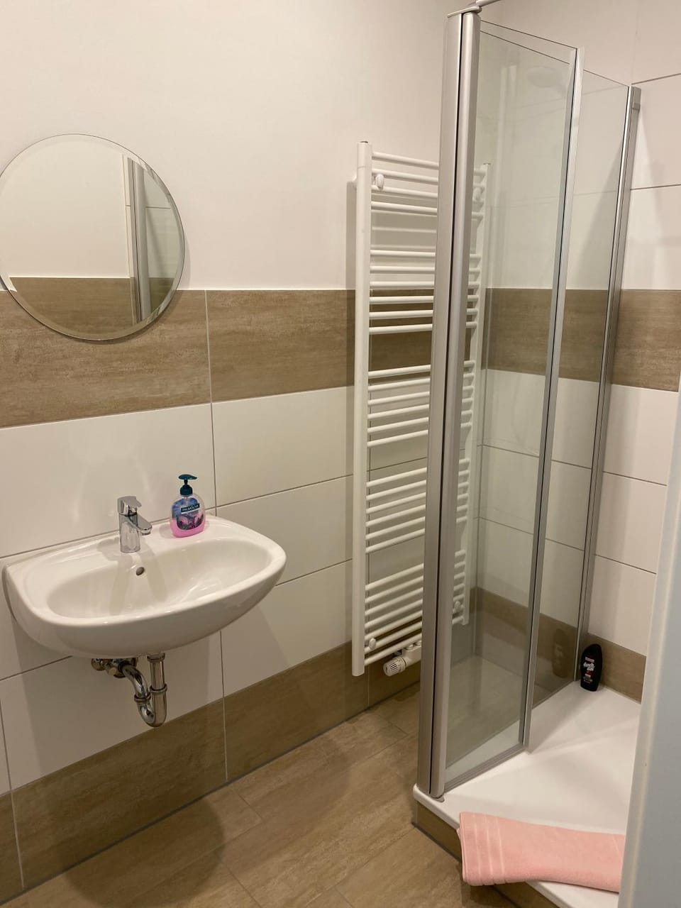 Shower, Bathroom, towels