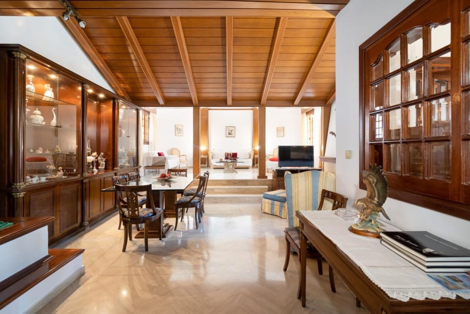 Living room, Dining area