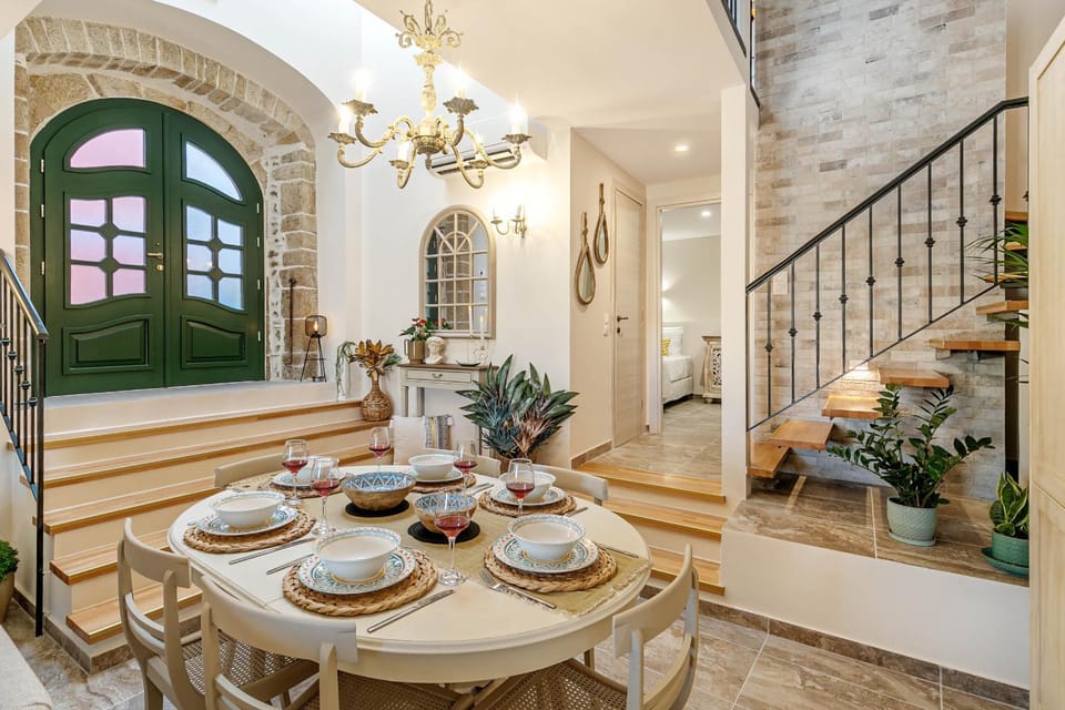 Facade/entrance, Floor plan, Dining area