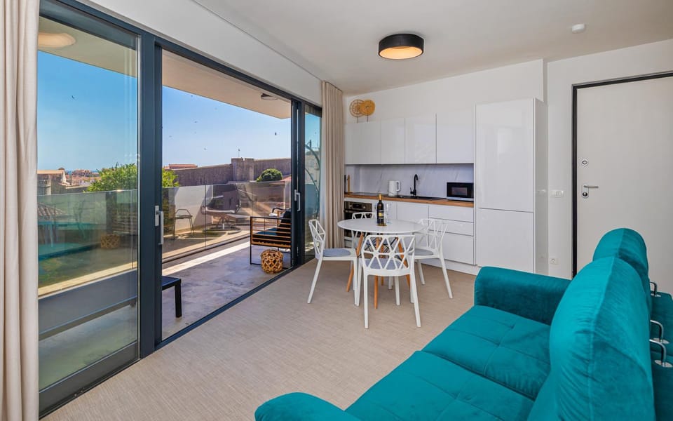 Balcony/Terrace, Seating area, Dining area, City view, kitchen
