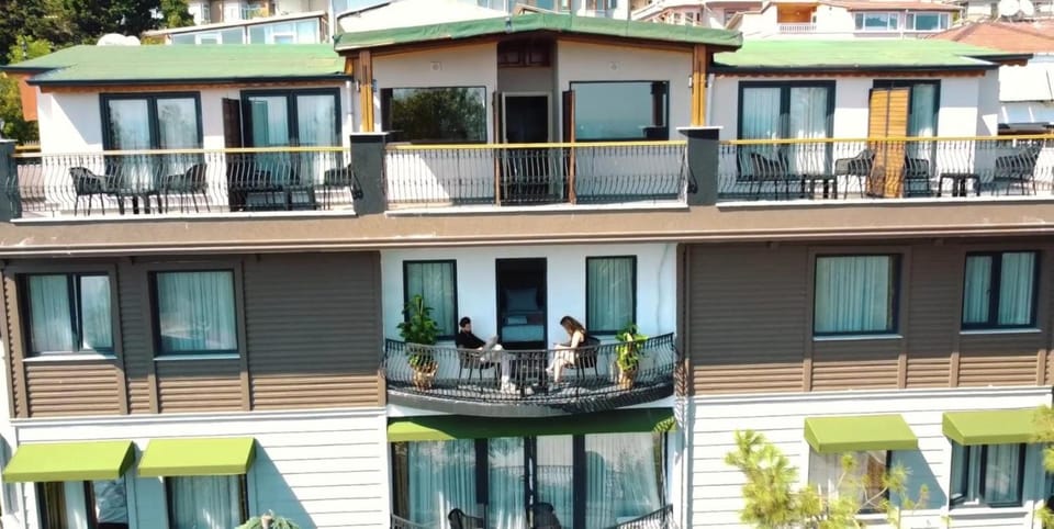 Property building, Day, View (from property/room), Balcony/Terrace