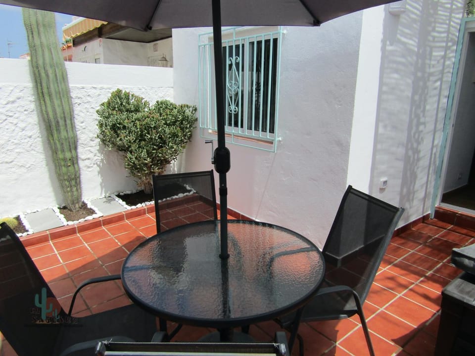 Patio, Dining area