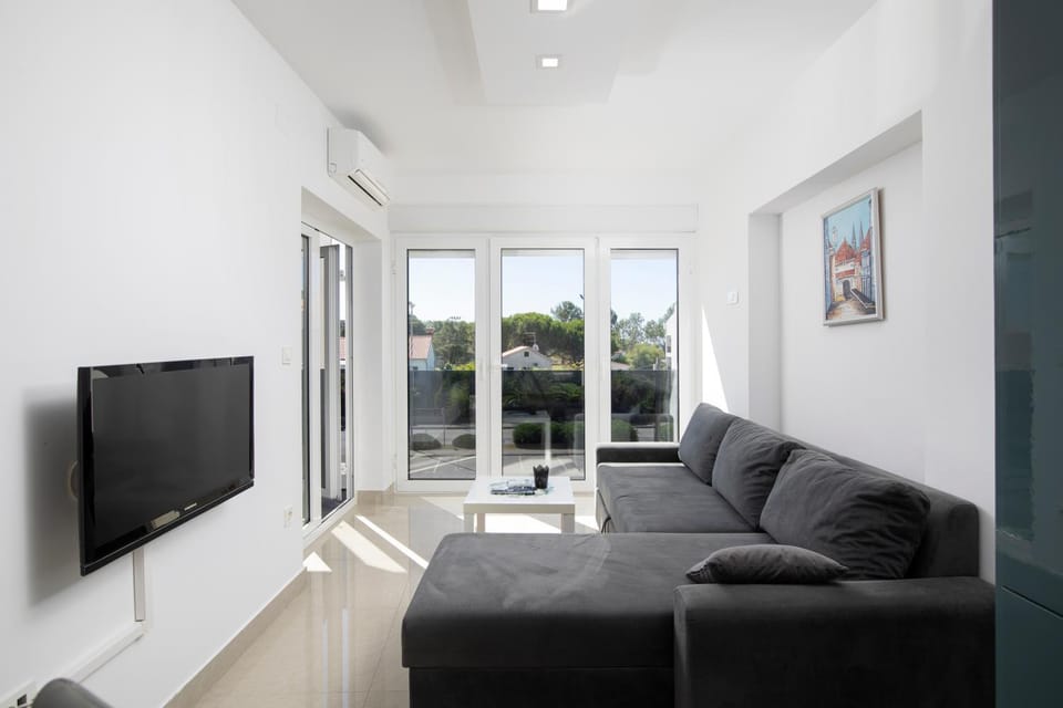 Communal lounge/ TV room, TV and multimedia, Living room, Seating area