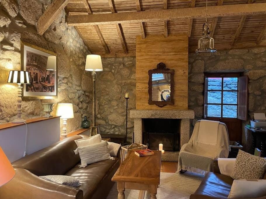 TV and multimedia, Living room, Seating area, fireplace