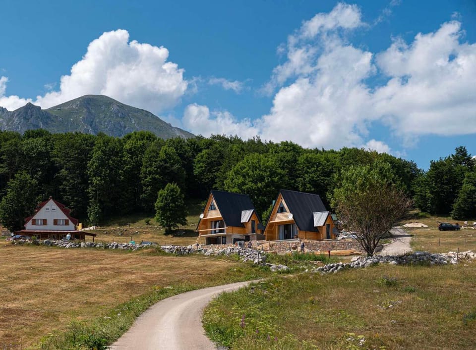 Apartments CENTER OF THE WORLD Nature lodge in Montenegro