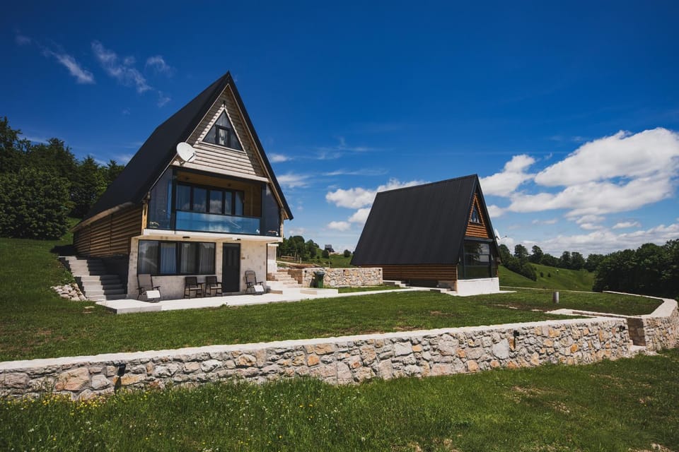 Apartments CENTER OF THE WORLD Nature lodge in Montenegro