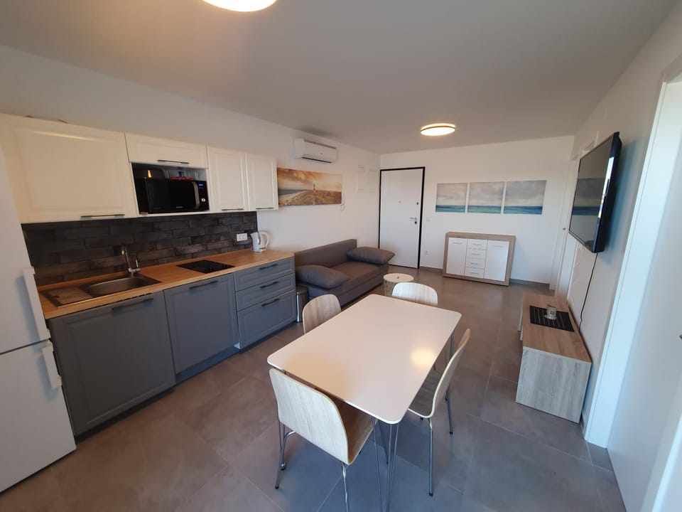 Kitchen or kitchenette, Living room