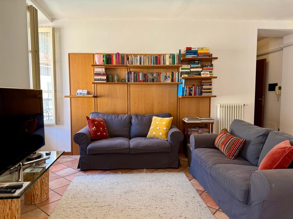 Library House - Downtown Como Apartment in Como
