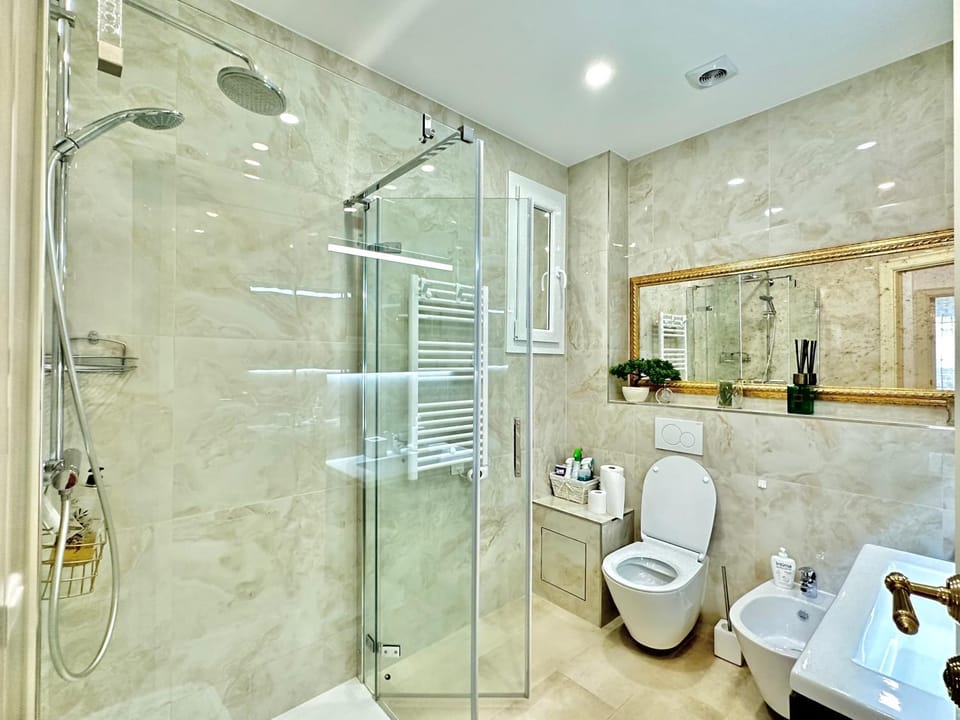 Luxe Hugo Negresco Apartment in Nice